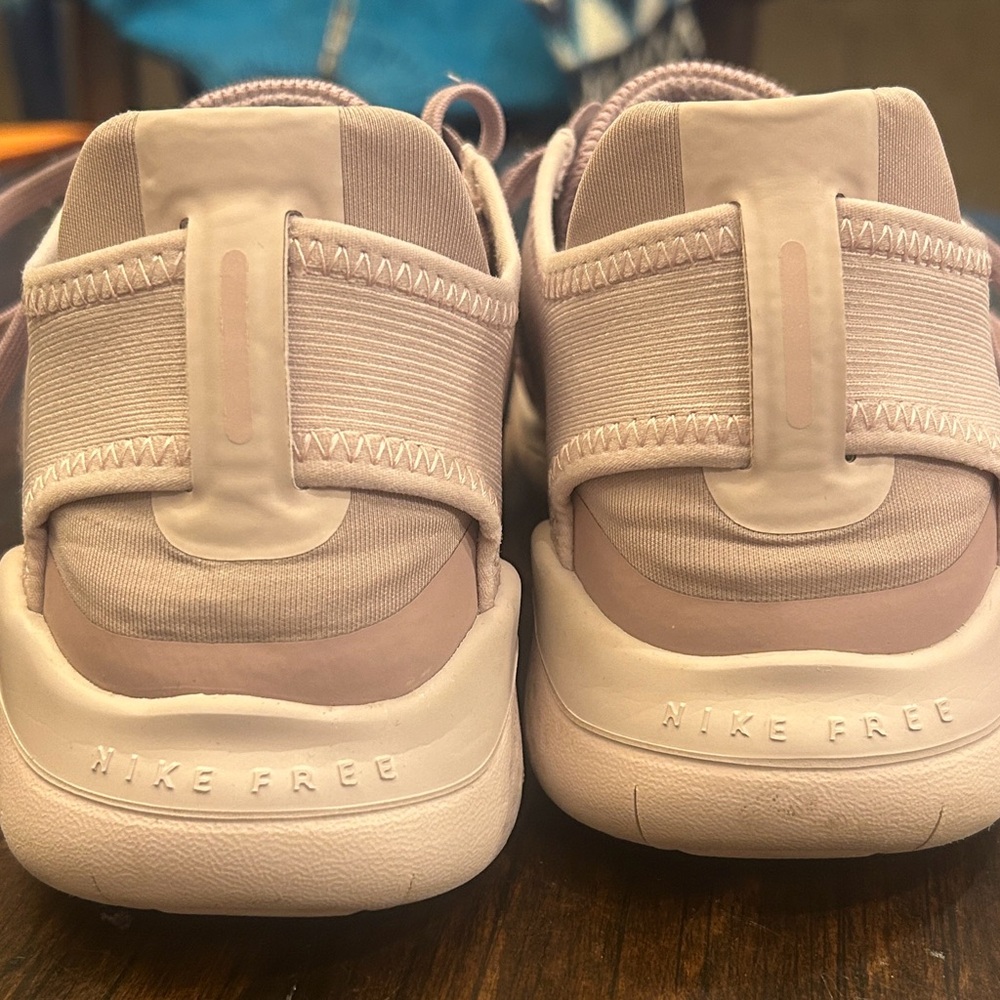 Women's Nike Free Run in Elemental Rose/Gunsmoke (worn once) - Picture 3 of 10